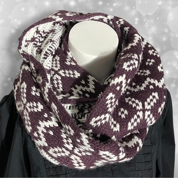 Arctic Print Infinity Scarf - Purple/White - Picture 4 of 15